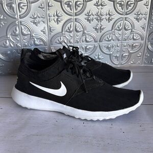 Nike Black and White Sneakers
